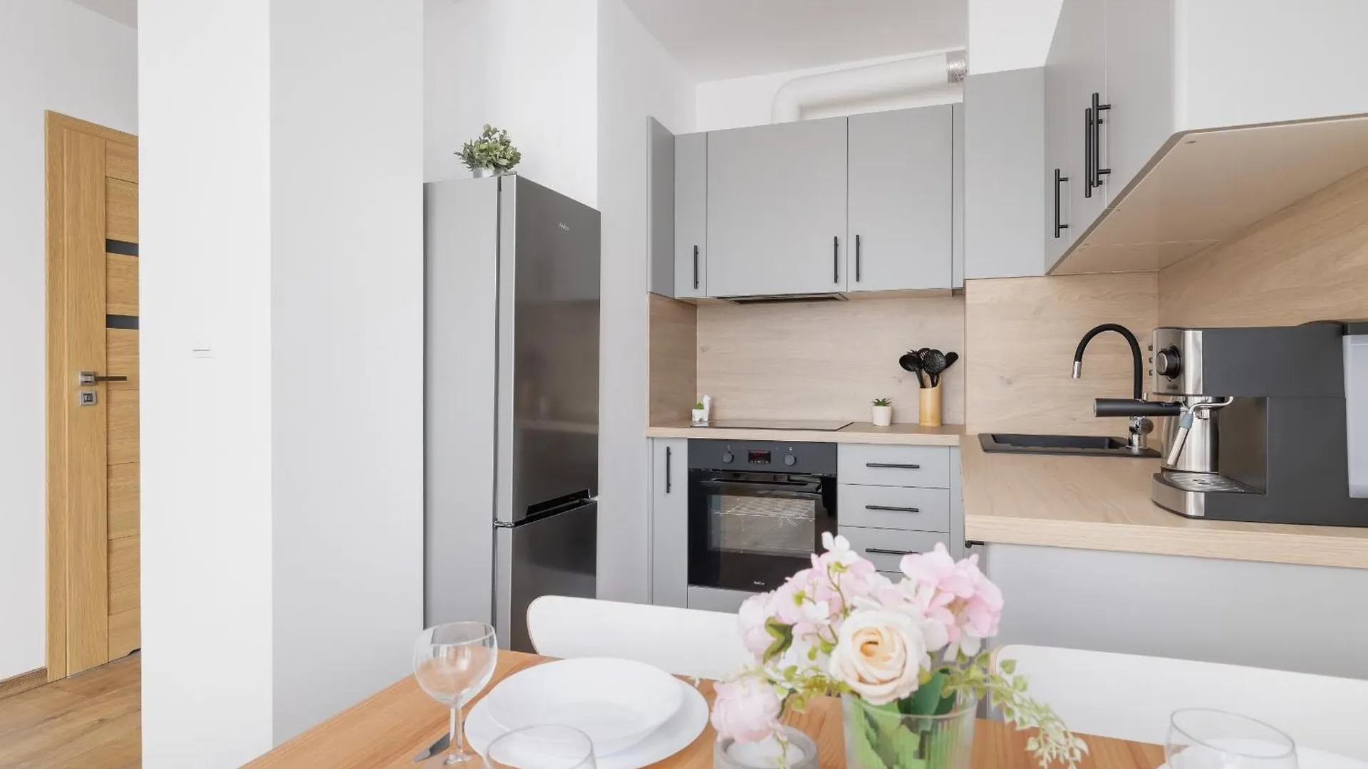 Nowoczesny Apartament W Krakowie Z Klimatyzacja I Parkingiem By Noclegi Renters 0*, Krakow Poland