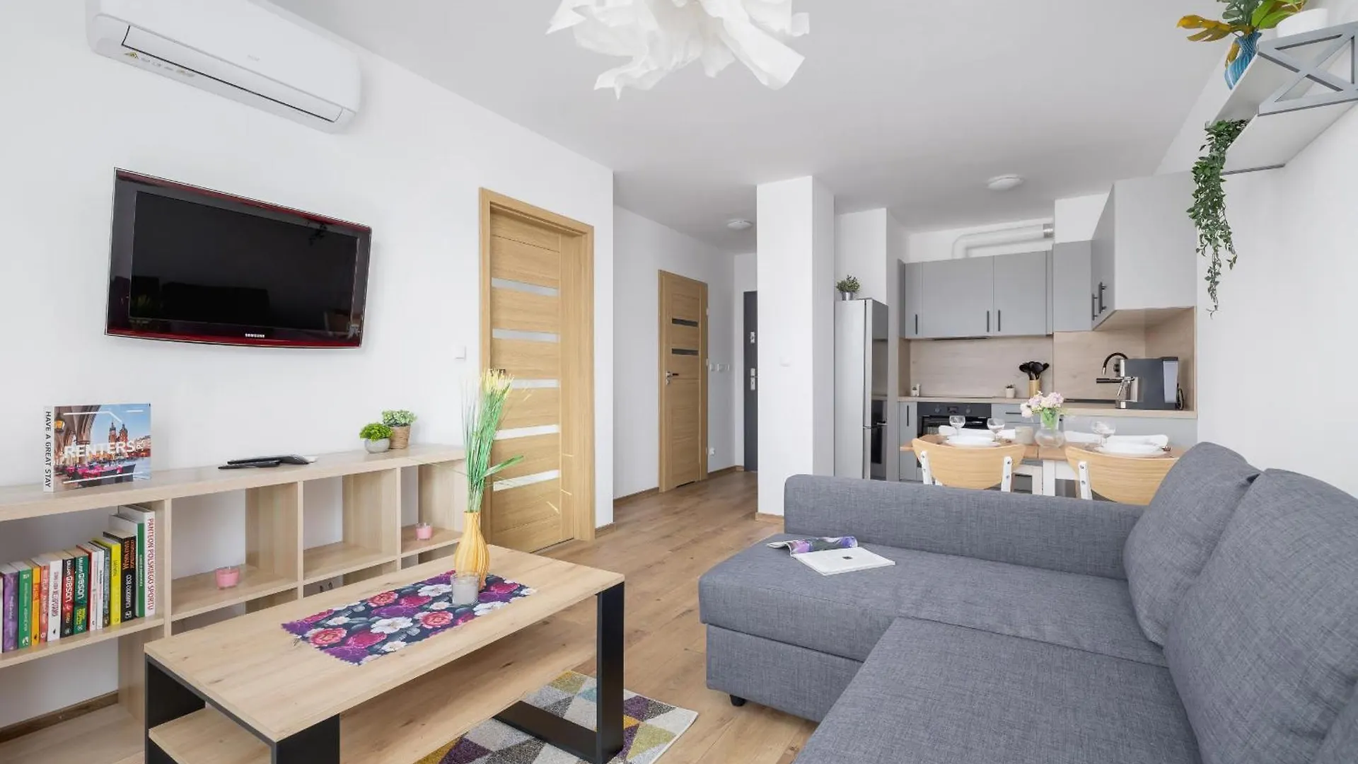 Nowoczesny Apartament W Krakowie Z Klimatyzacja I Parkingiem By Noclegi Renters 0*, Krakow Poland