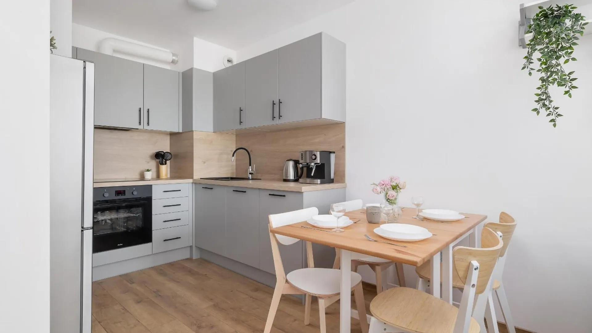 Nowoczesny Apartament W Krakowie Z Klimatyzacja I Parkingiem By Noclegi Renters Poland