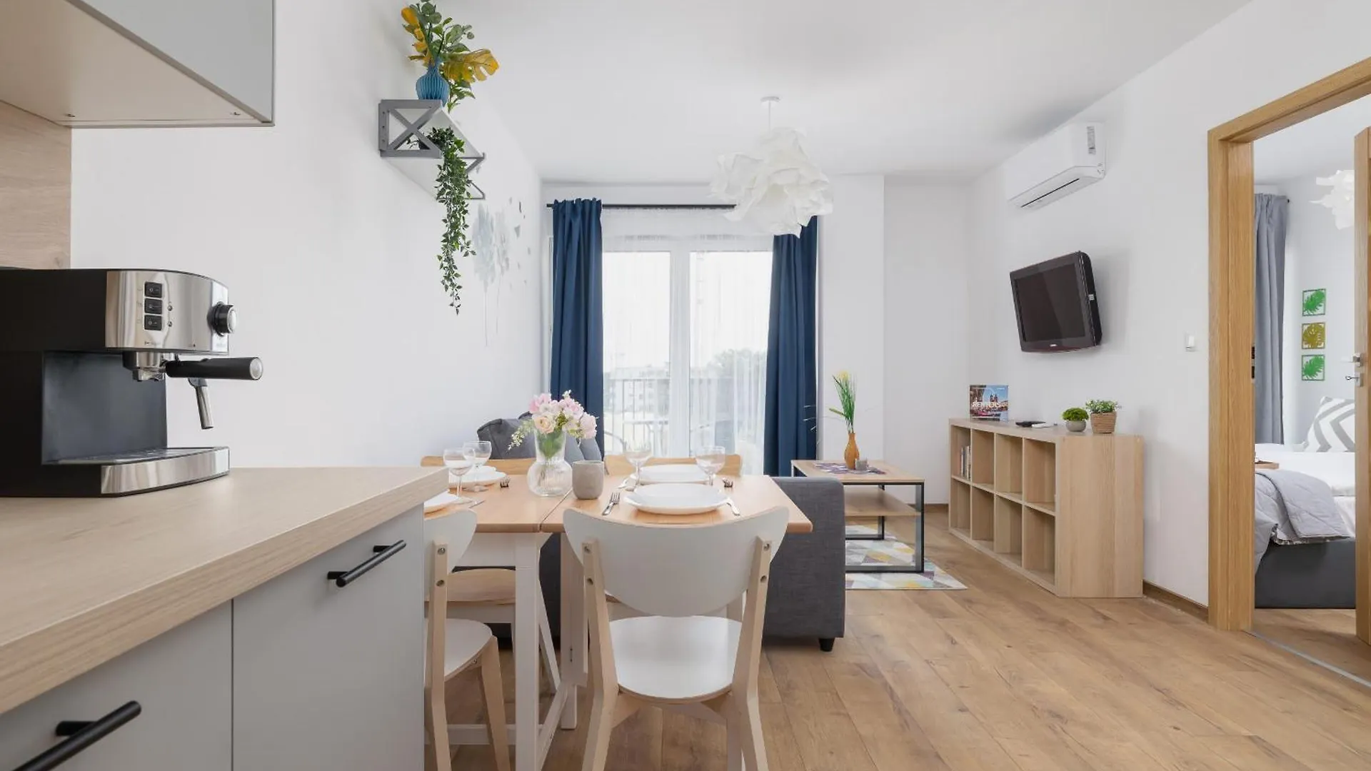 Nowoczesny Apartament W Krakowie Z Klimatyzacja I Parkingiem By Noclegi Renters Krakow